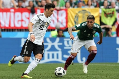 Mesut Özil mit der Rückennummer 10 beim 1.WM-Spiel gegen Mexiko am 17.6.2018 (Marco Iacobucci EPP / Shutterstock.com)